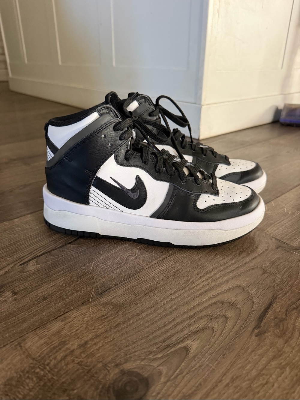 WOMENS NIKE DH3718-104 DUNK HIGH UP WHITE BLACK TOP TRAINER SNEAKERS SHOE SIZE 7